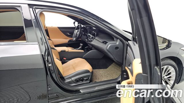 Lexus ES 2023 — photo 26