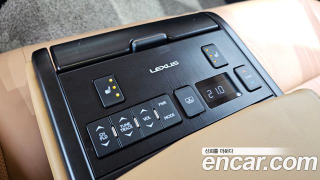 Lexus ES 2023 — photo 31