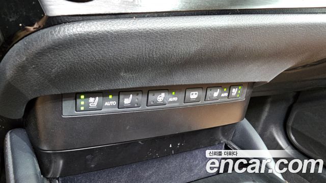 Lexus ES 2023 — photo 33