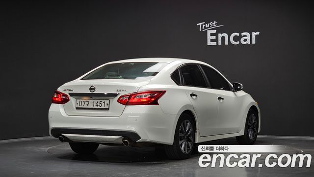 Nissan Altima 2017 — photo 2