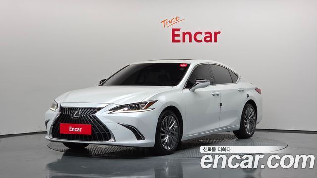 Lexus ES 2023 — photo 1