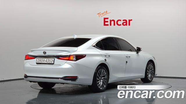 Lexus ES 2023 — photo 2