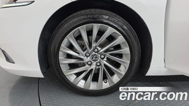 Lexus ES 2023 — photo 5