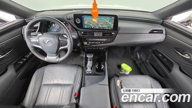 Lexus ES 2023 — photo 10