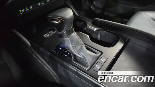Lexus ES 2023 — photo 12