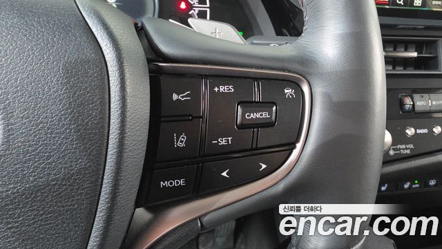 Lexus ES 2023 — photo 23