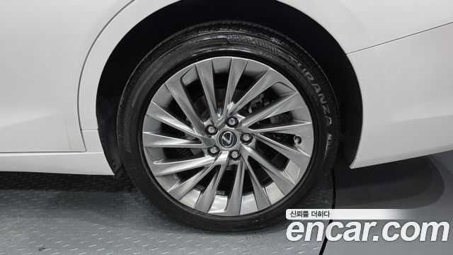 Lexus ES 2023 — photo 7
