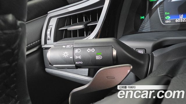 Lexus ES 2023 — photo 37
