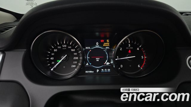 Land Rover Discovery Sport 2018 — photo 11