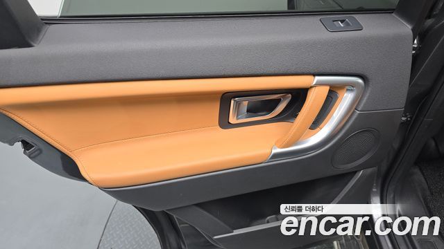 Land Rover Discovery Sport 2018 — photo 15