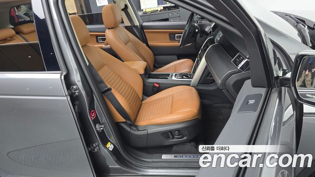 Land Rover Discovery Sport 2018 — photo 16