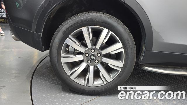 Land Rover Discovery Sport 2018 — photo 31