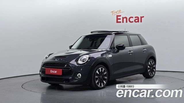 Mini Cooper 2021 — photo 1