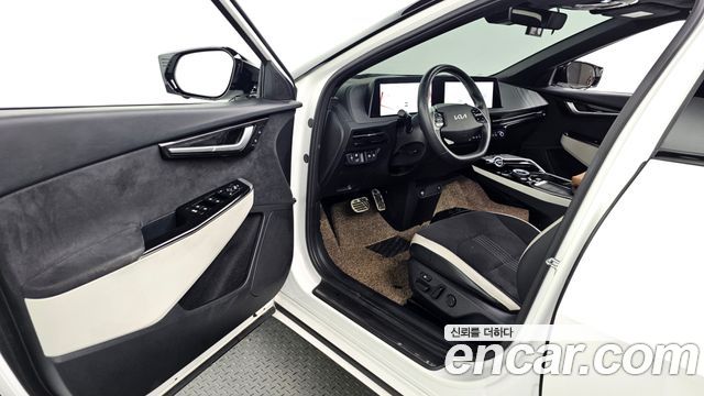 Kia EV6 2023 — photo 13
