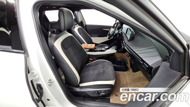 Kia EV6 2023 — photo 16
