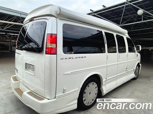 Chevrolet Express Van 2011 — photo 2