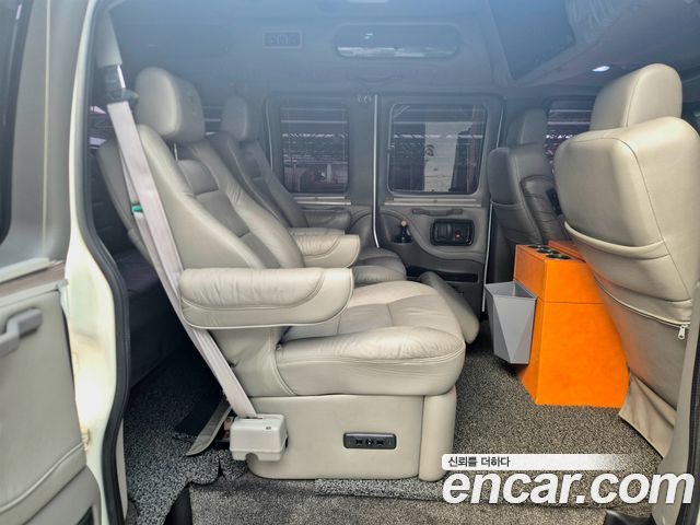 Chevrolet Express Van 2011 — photo 10