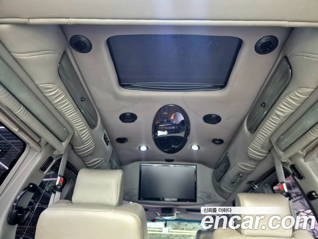 Chevrolet Express Van 2011 — photo 11