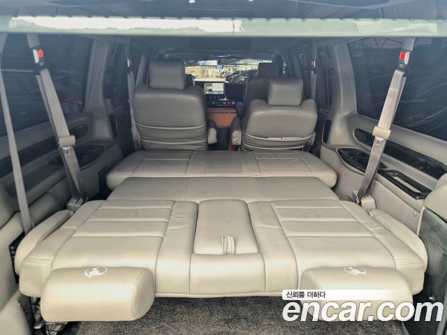 Chevrolet Express Van 2011 — photo 16