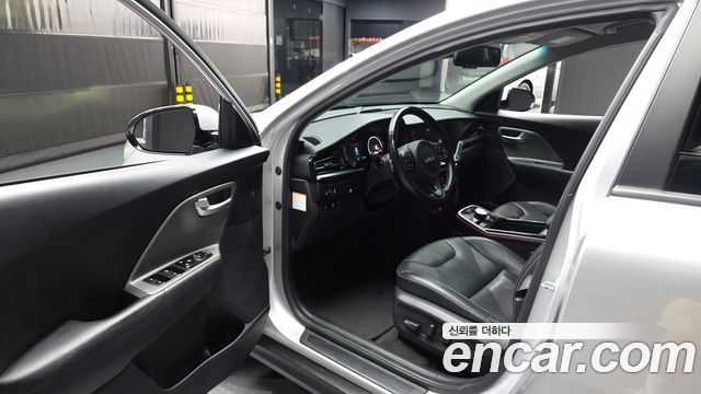 Kia Niro 2023 — photo 13