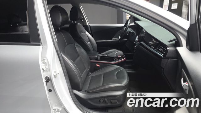 Kia Niro 2023 — photo 17
