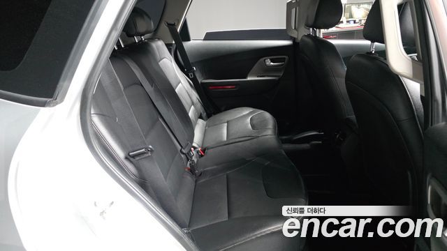 Kia Niro 2023 — photo 18
