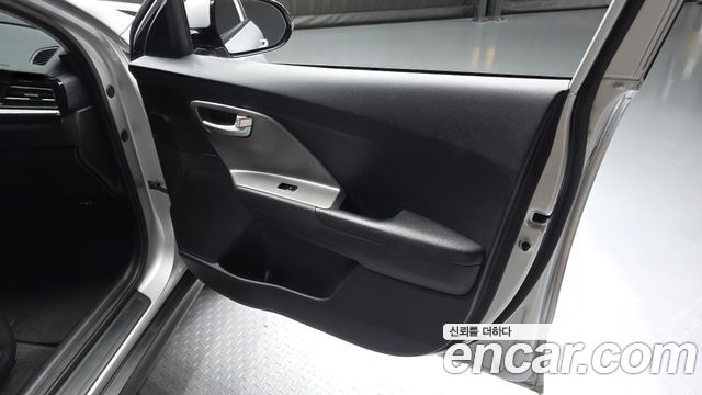 Kia Niro 2023 — photo 14