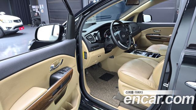 Kia Canival 2018 — photo 10