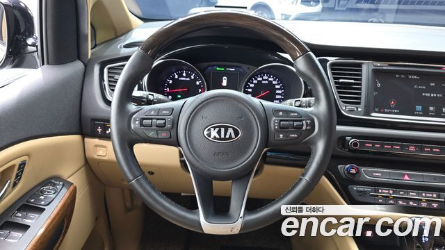 Kia Canival 2018 — photo 13