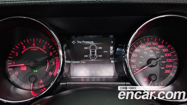 Ford Mustang 2017 — photo 11