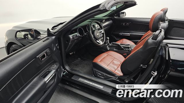 Ford Mustang 2017 — photo 13