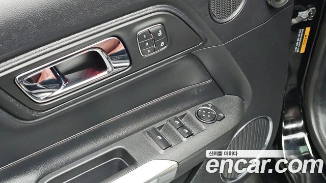 Ford Mustang 2017 — photo 26