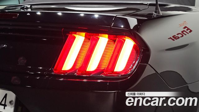 Ford Mustang 2017 — photo 9