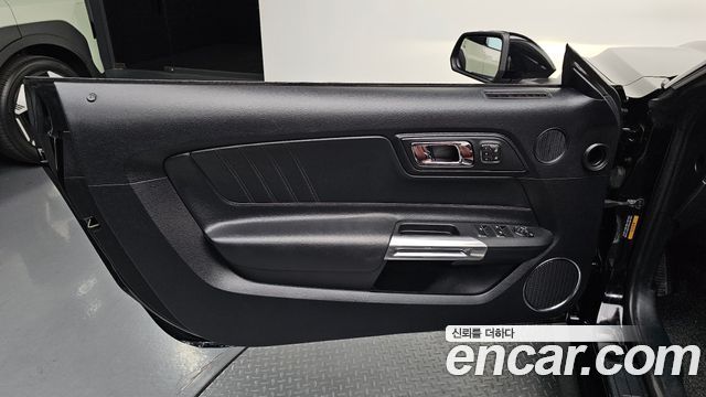 Ford Mustang 2017 — photo 14