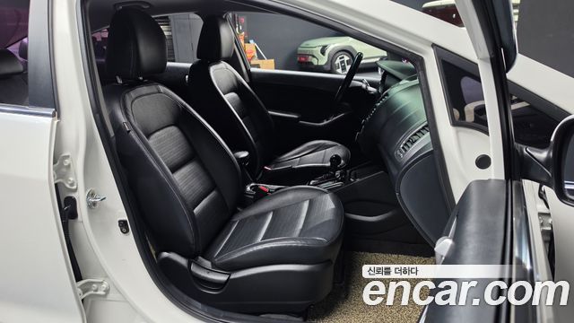 Kia K3 2017 — photo 11