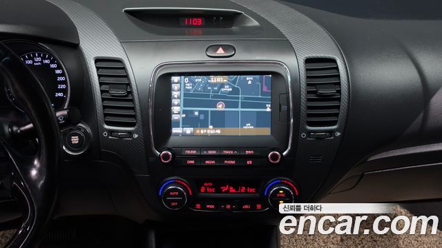 Kia K3 2017 — photo 14