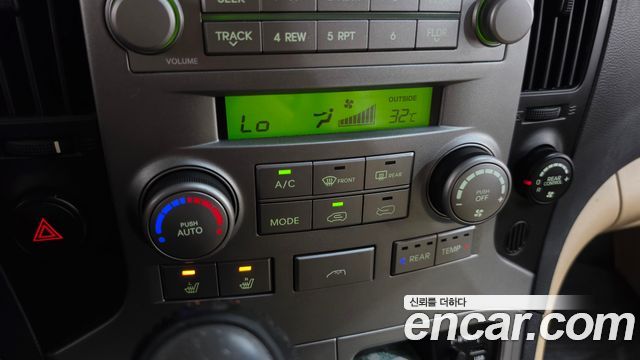 Hyundai Starex 2011 — photo 18