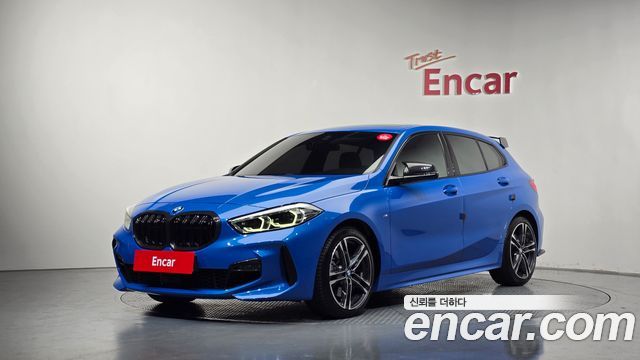 BMW 1-Series 2023 — photo 1