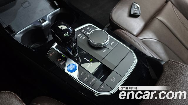 BMW 1-Series 2023 — photo 9
