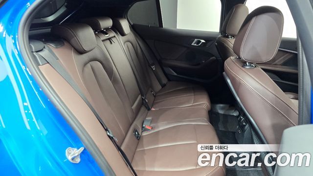 BMW 1-Series 2023 — photo 11