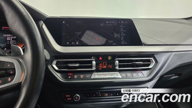 BMW 1-Series 2023 — photo 12
