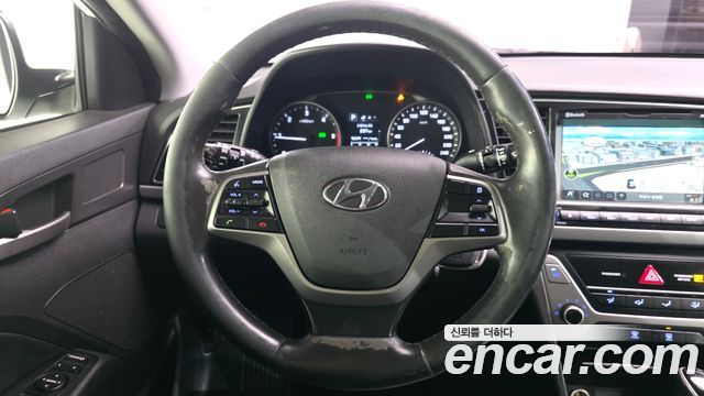 Hyundai AVANTE 2017 — photo 13