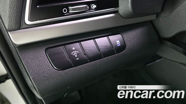 Hyundai AVANTE 2017 — photo 19