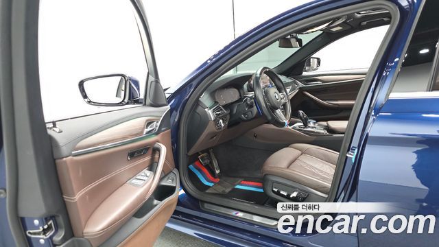 BMW 5-Series 2020 — photo 13