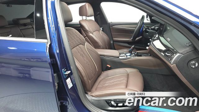 BMW 5-Series 2020 — photo 17