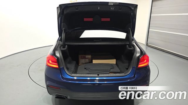BMW 5-Series 2020 — photo 26