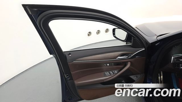BMW 5-Series 2020 — photo 14