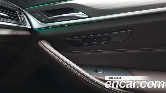 BMW 5-Series 2020 — photo 36