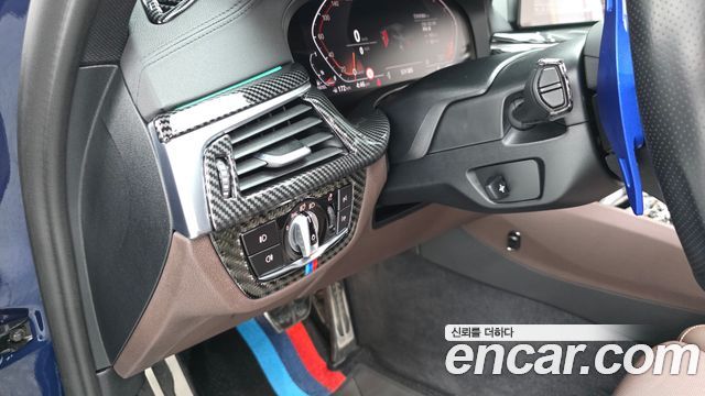 BMW 5-Series 2020 — photo 39