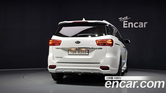 Kia Canival 2019 — photo 4